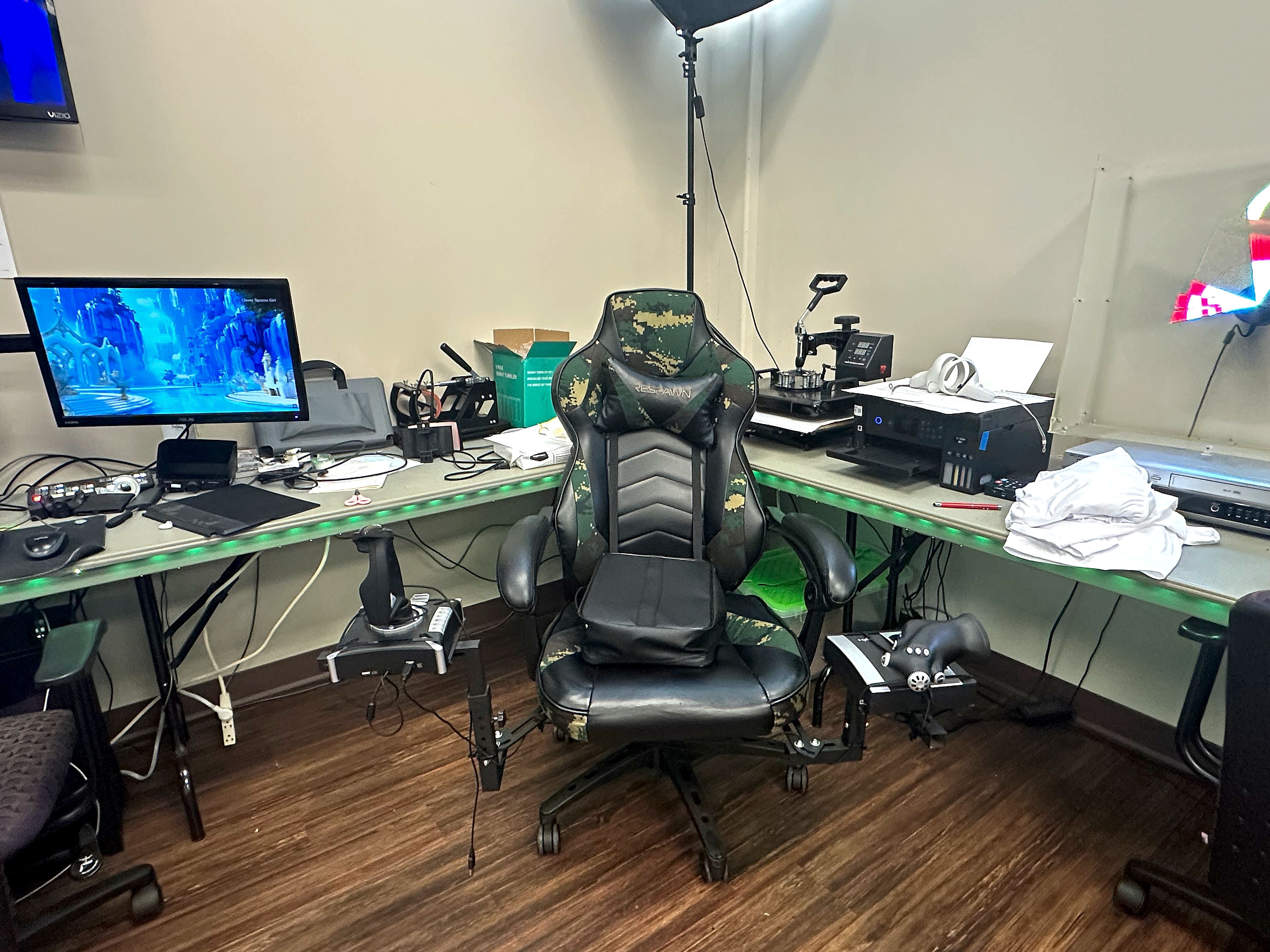Single monitor gaming setup